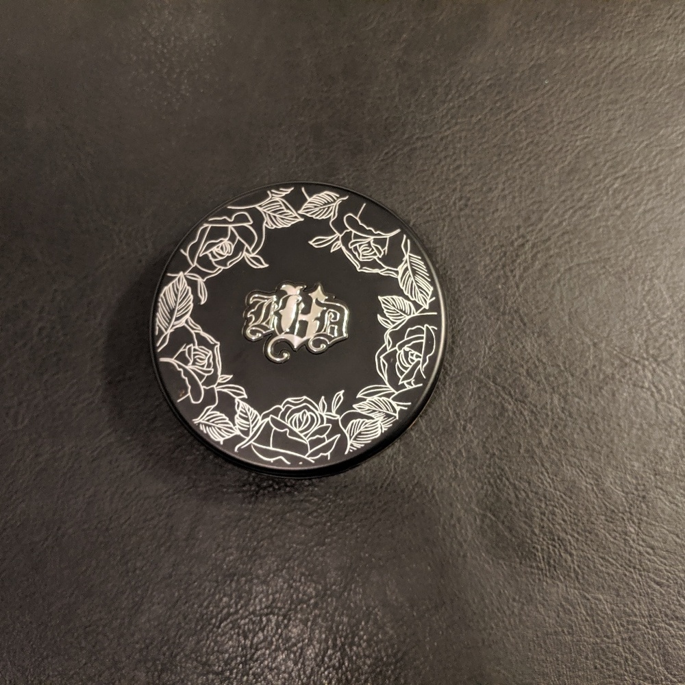 Kat Von D Lock-It Powder Foundation Deep 71 - Picture 7 of 8